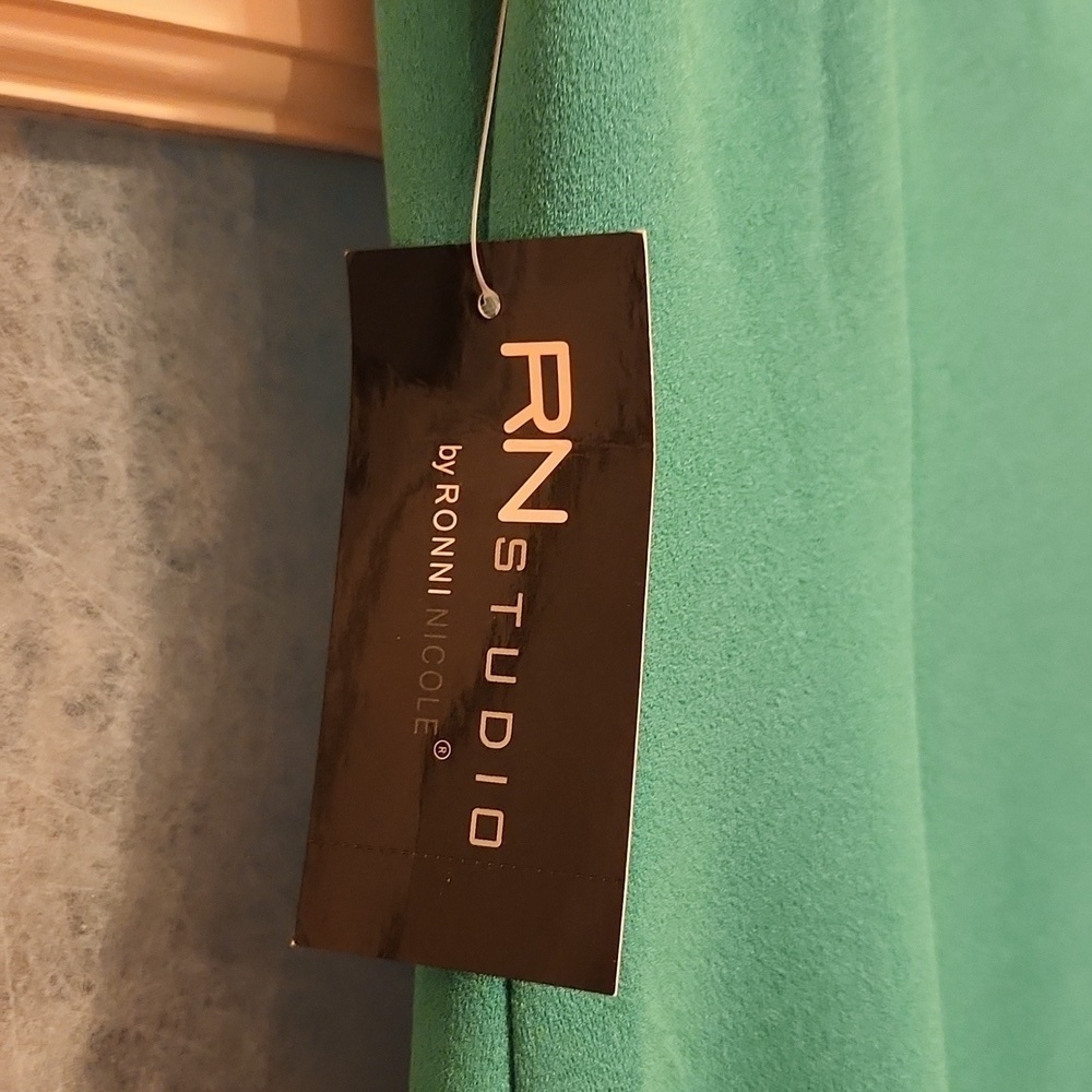New! RN Studio green dress with ruffle sleeves size 4. Wedding party formal - Picture 9 of 9